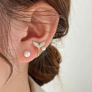Faux pearl and mermaid 🧜🏻‍♀️ tail earrings